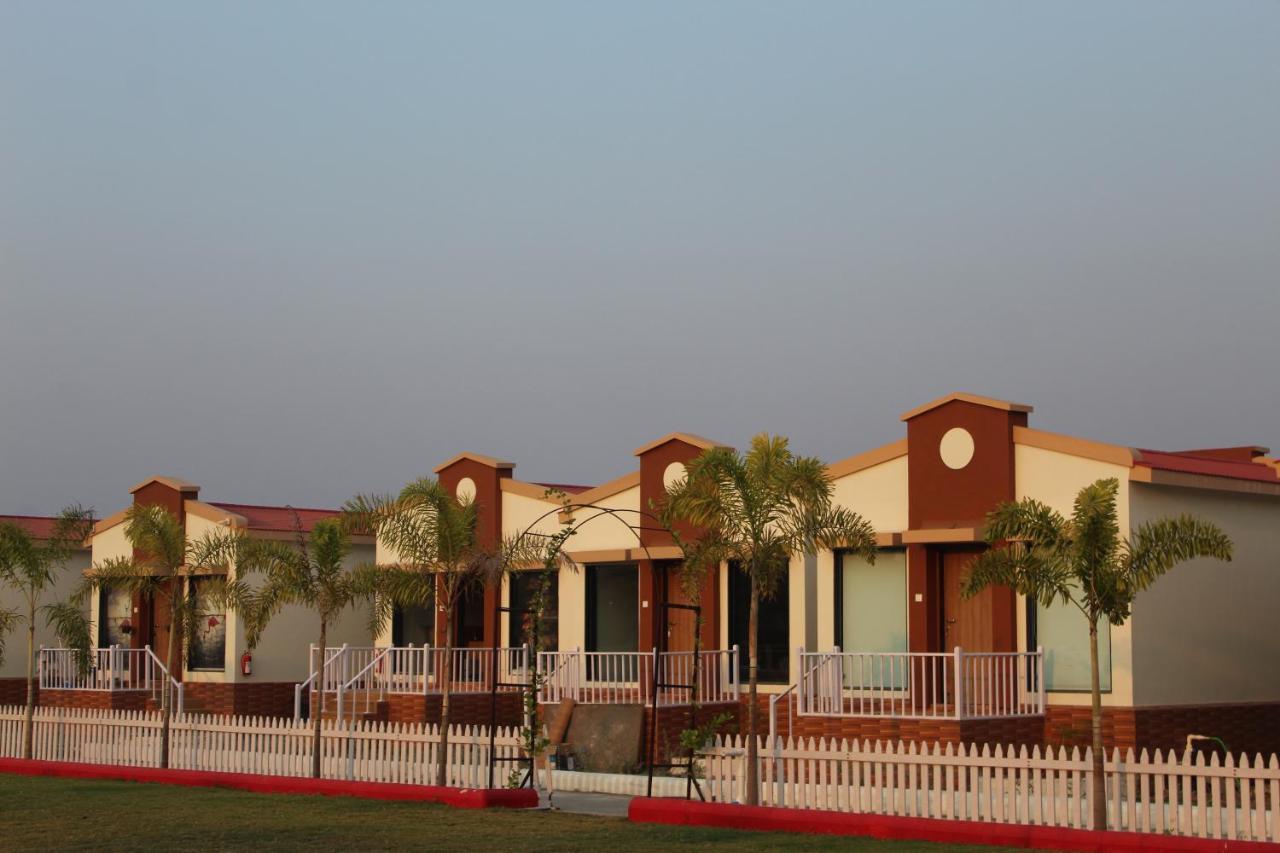 Flamingo Club And Resort Una 3 Km Away From Diu Check Post Εξωτερικό φωτογραφία