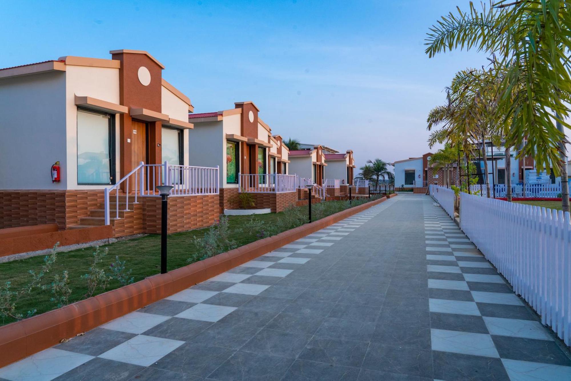 Flamingo Club And Resort Una 3 Km Away From Diu Check Post Εξωτερικό φωτογραφία